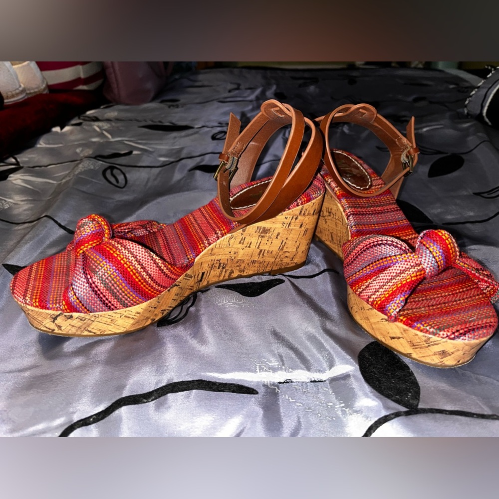 Red pink purple MIA wedges sz 9 EUC no flaws